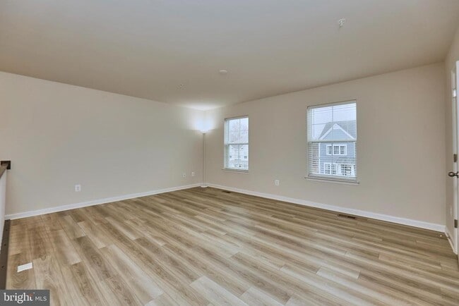 Building Photo - 1006 Shenandoah View Pkwy