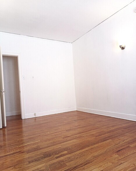Building Photo - 427 N Genesee Ave