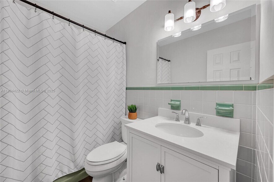 Building Photo - 4764 NE 15th Way