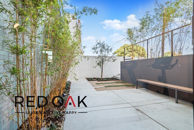 Building Photo - 3450 W 43rd St
