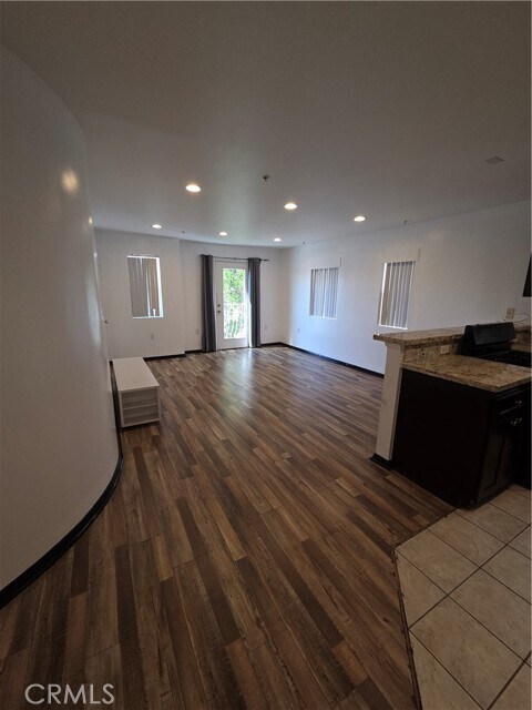 Building Photo - 14537 Archwood St