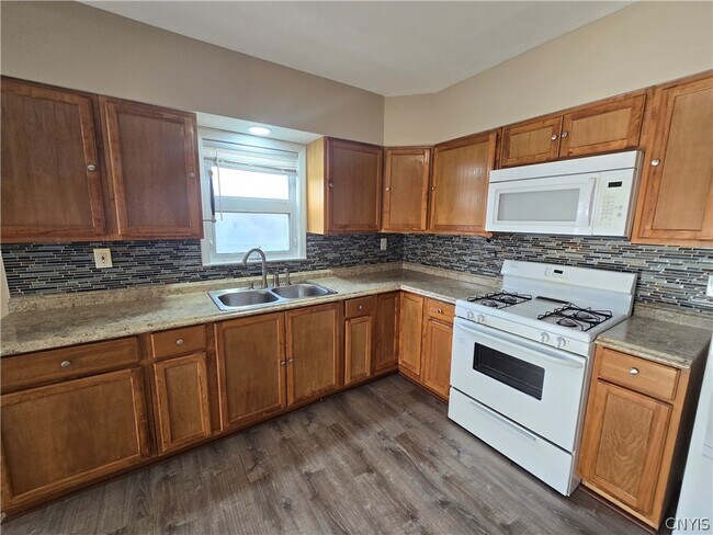 Building Photo - 2802 Lemoyne Ave