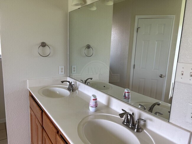 Building Photo - 6109 Lolly Loop