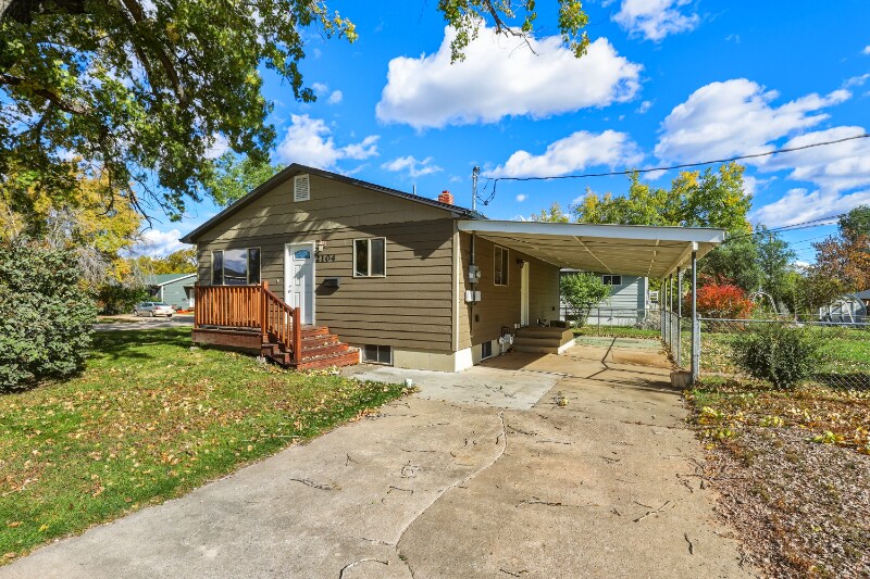 Primary Photo - 2104 Prairie Ave