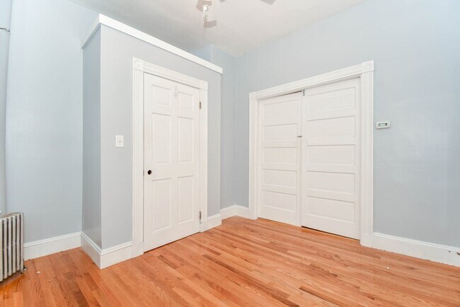 Building Photo - 86 Edwards St