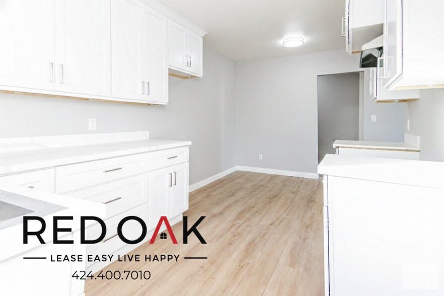 Building Photo - 8011 S Western Ave