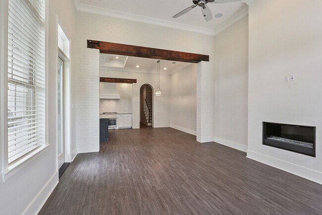 Building Photo - Luxury Townhome in Preserve at Harveston! ...