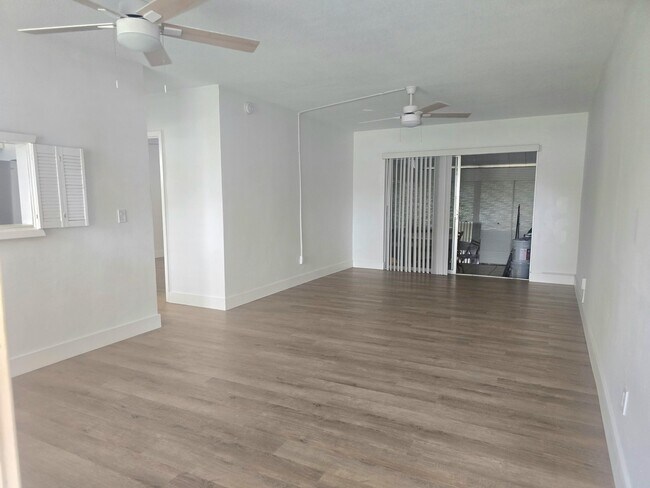 Building Photo - 3030 NW 43 Terrace