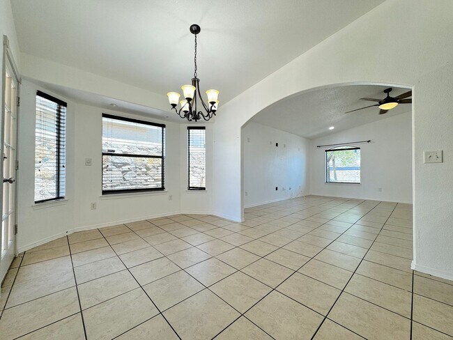 Building Photo - Sandstone Ranch Estates 4Bed Refrig A/C by...