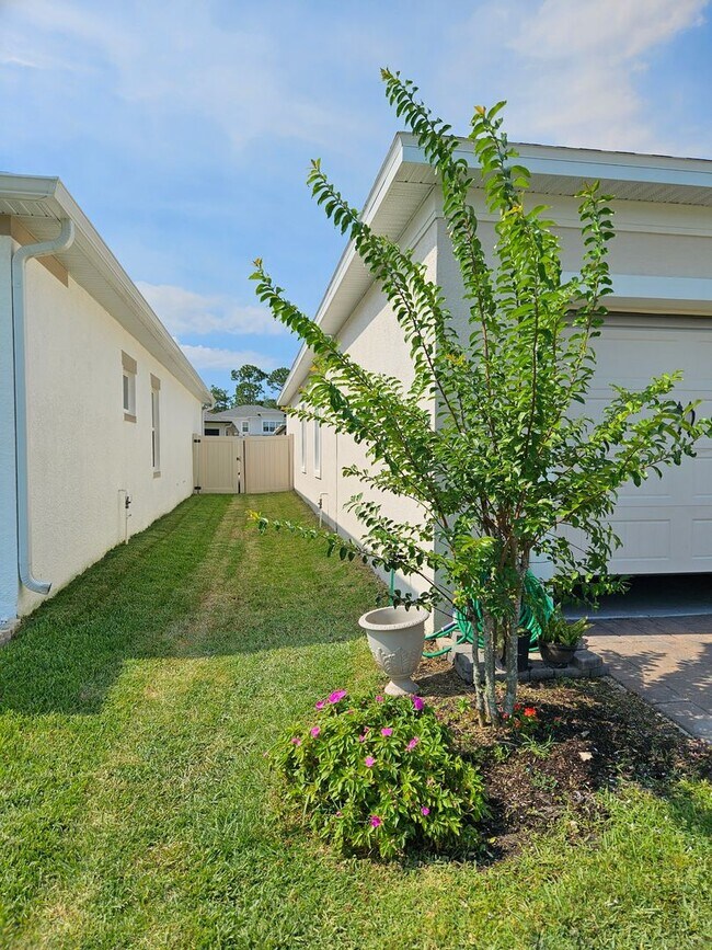 Building Photo - 4 Bedroom 2 bath beautiful spacious home i...