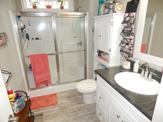 Building Photo - 180 Economy St