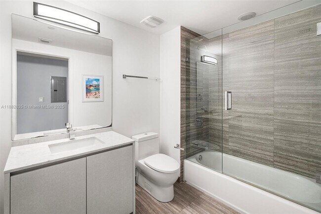 Building Photo - 1010 Brickell Ave