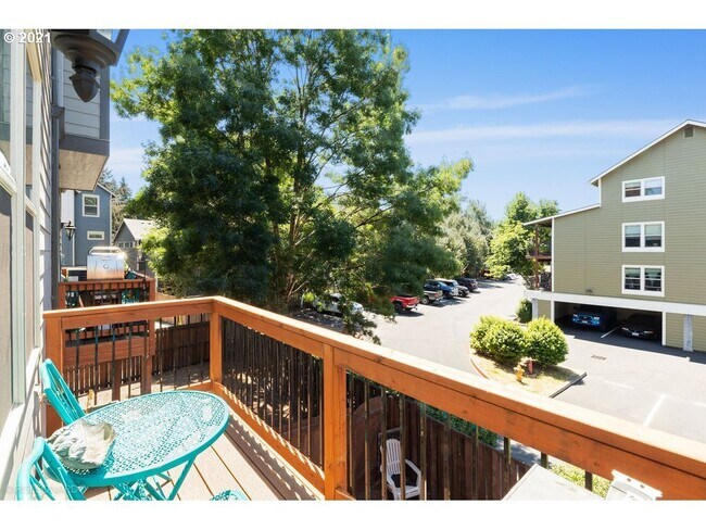 Building Photo - 123 Loganberry Ct