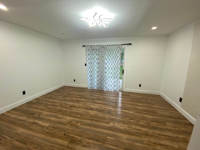 Building Photo - 26 Seneca Rd