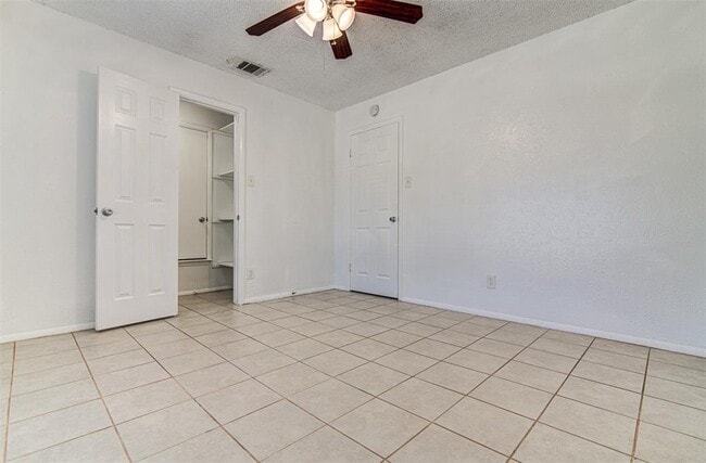 Building Photo - 1202 Westcott Dr