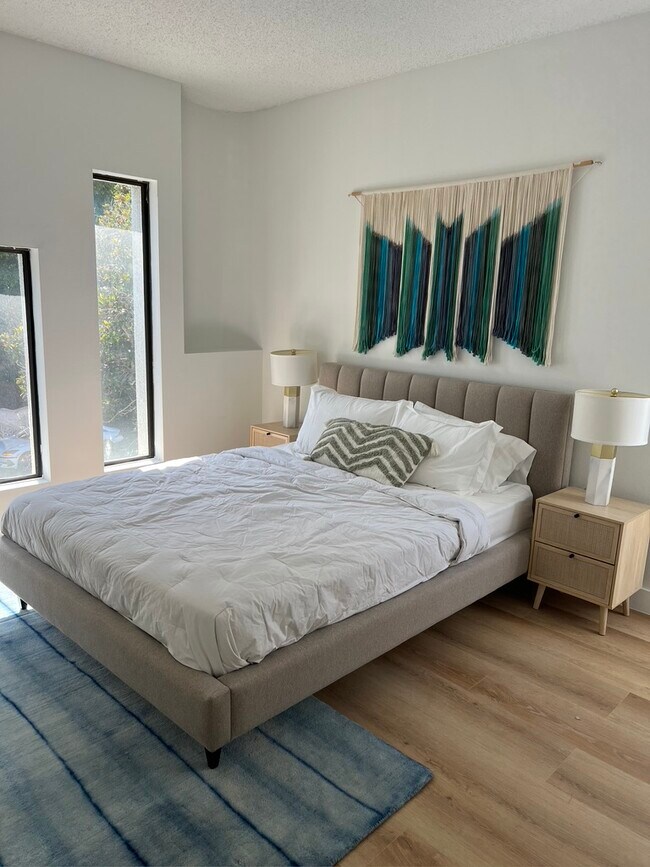 Building Photo - 2584 S Centinela Ave