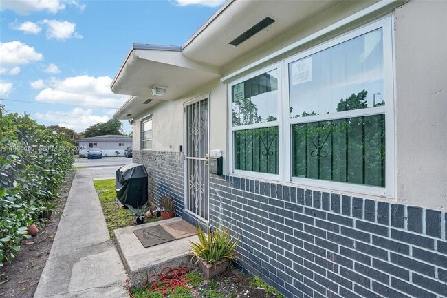 Building Photo - 4521 NW 14th Ave