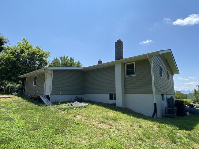 Building Photo - 52 Windy Hill Rd