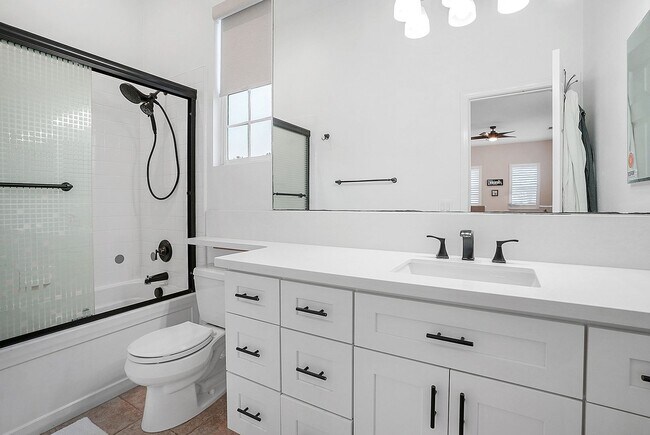 Building Photo - Beautiful executive home in the Eastlake-C...