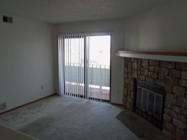 Building Photo - Southwest Littleton, 1 bedroom, 1 bathroom...