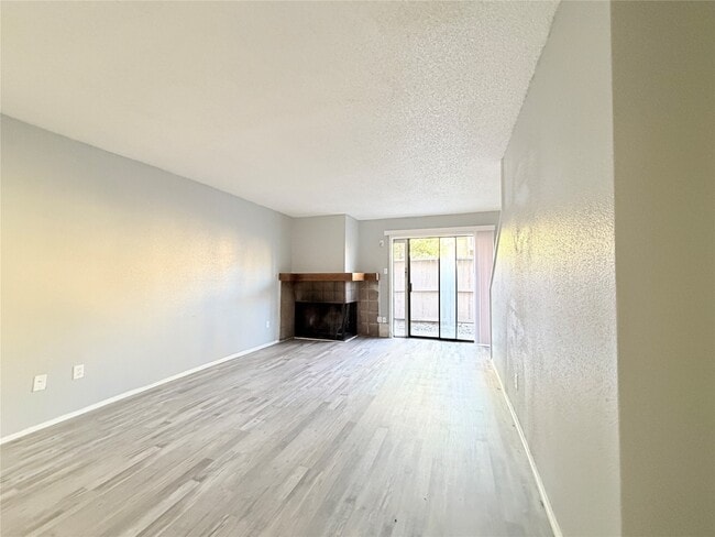 Building Photo - 9461 Pagewood Ln