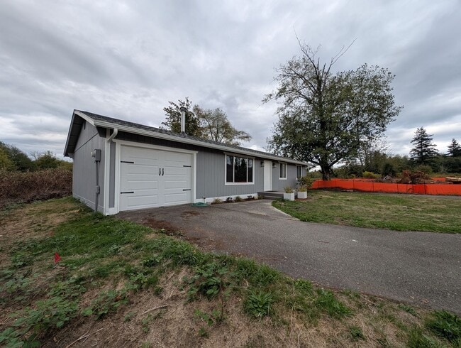 Building Photo - Newly Remodeled 3 Bedroom Home in Port Orc...