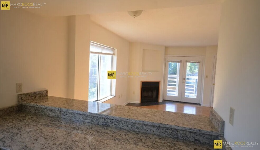 Building Photo - 571 Franklin St