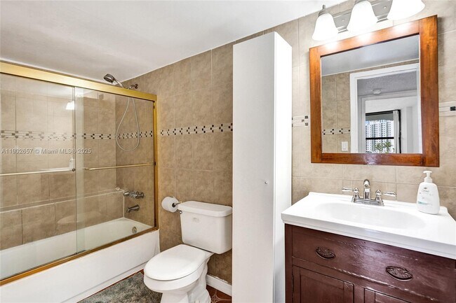 Building Photo - 1000 Parkview Dr