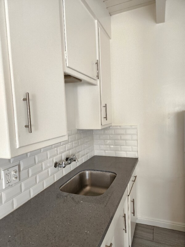 Building Photo - 1909 Beachwood Dr