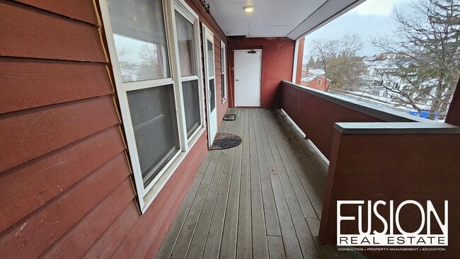 Building Photo - Bright, FURNISHED 2-Bedroom in Prime Burlington Location — Available NOW!