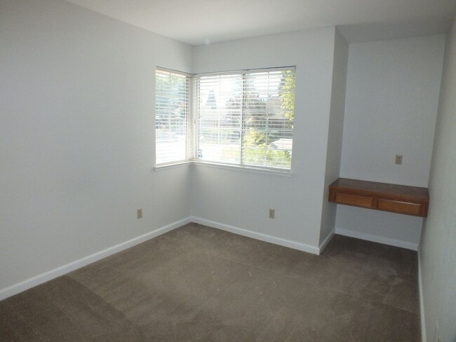 Building Photo - 3/2 1700 sf in Folsom Willow Creek Estates