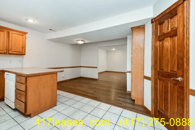 Building Photo - 1257 E Lakewood St