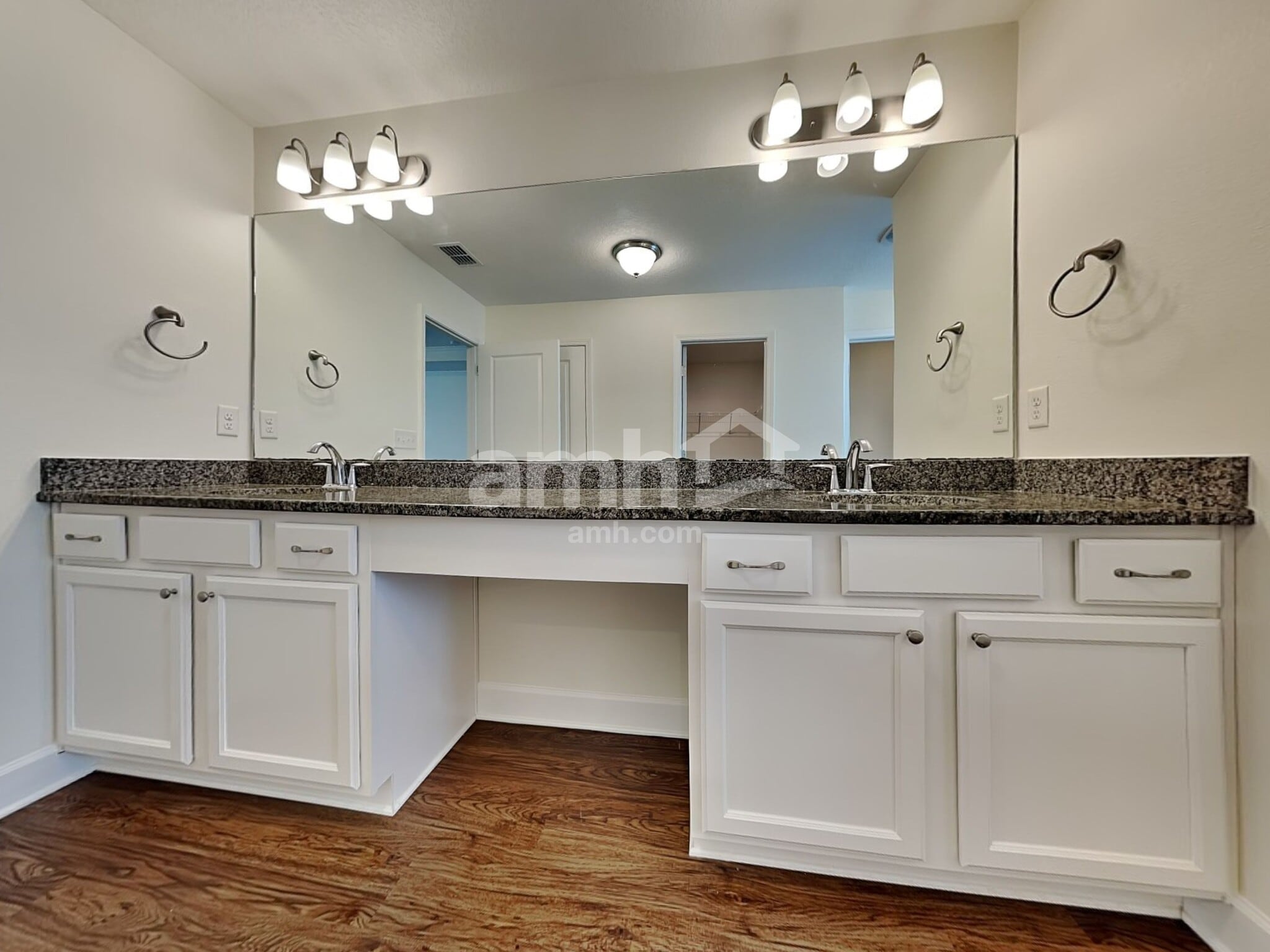 Building Photo - 3058 Creek Village Ln