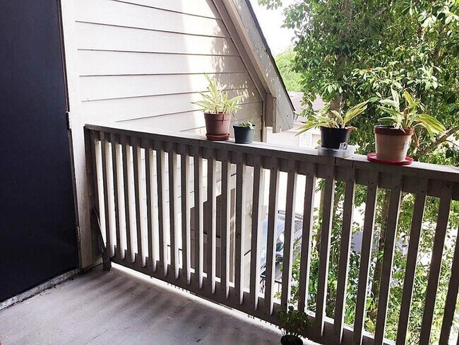 Building Photo - 1330 Old Spanish Trl