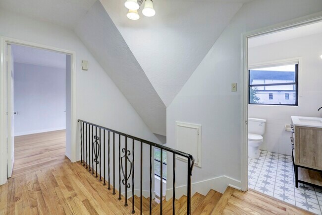 Building Photo - 3309 Lawrence St