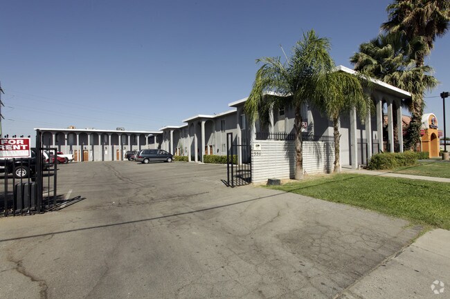 Primary Photo - Union Avenue Townhome Apartments