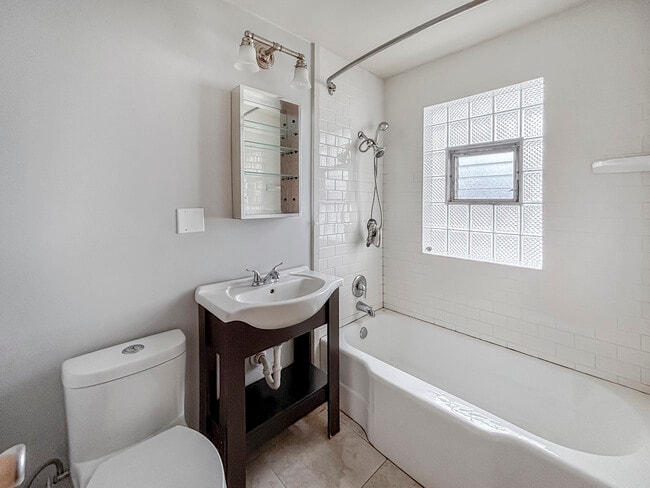 Building Photo - 5156 W 63rd Pl