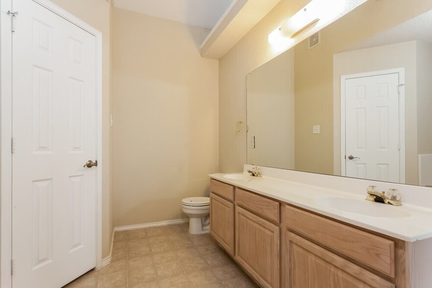 Building Photo - 1621 Whispering Cove Trail