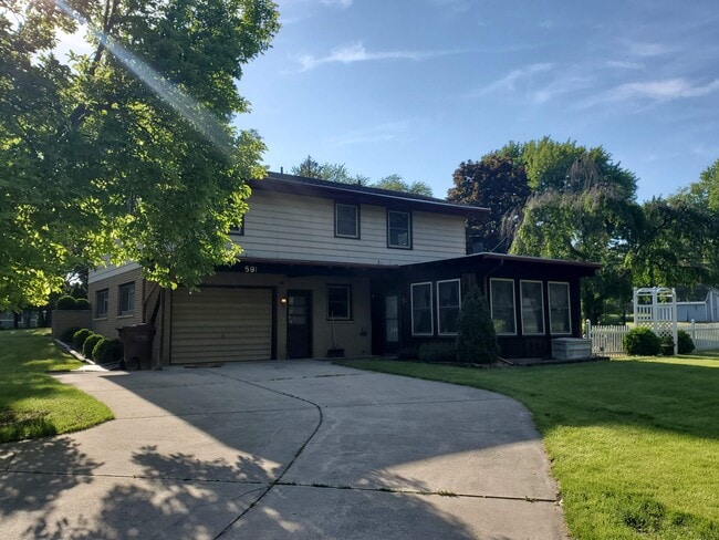 Side View - 591 E Glenlord Rd