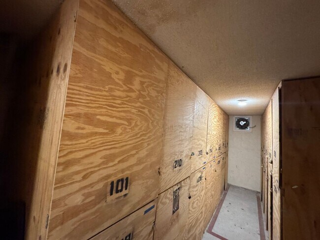 Building Photo - Modern Comfort Meets Prime Location | Stunning 1BR in North Park