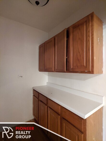 Building Photo - 705 W Belmont Ave