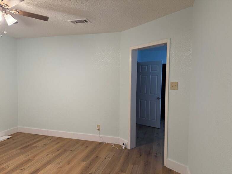 Building Photo - 2543 E Ann Arbor Ave