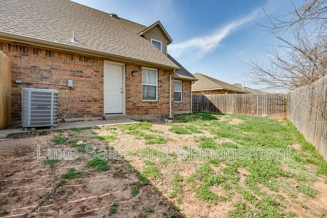 Building Photo - 1736 W Palm Pl