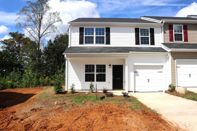 Building Photo - Three bedroom, 2.5 bath townhome in Whitsett