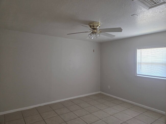 Building Photo - 208 Mirador Dr