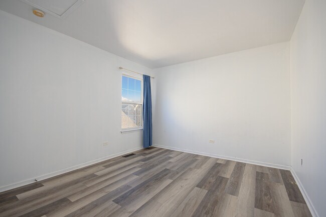 Building Photo - 2976 White Thorn Cir