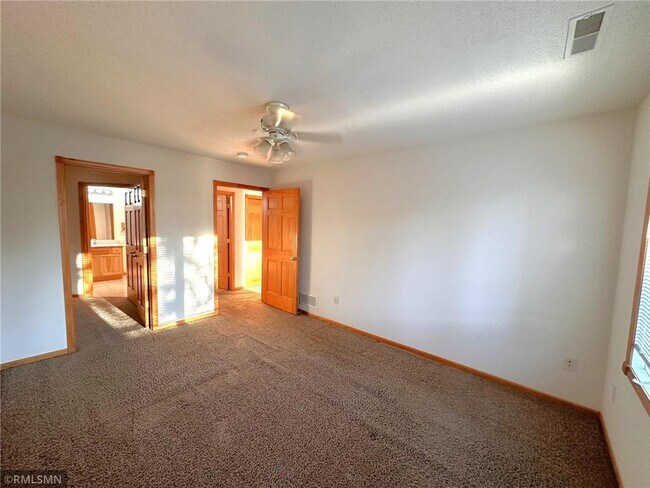 Building Photo - 1279 Pinewood Trail