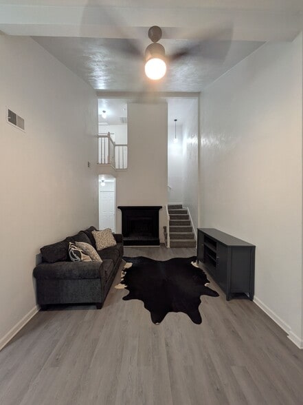 Building Photo - 5626 Carisbrooke Ln