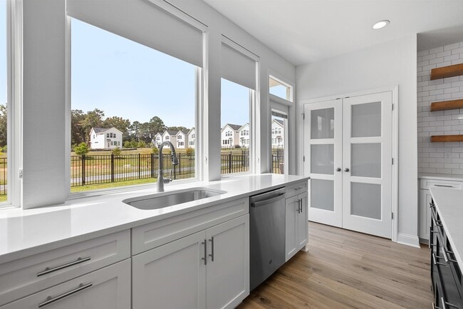 Building Photo - 5643 Fletcher Oaks Dr