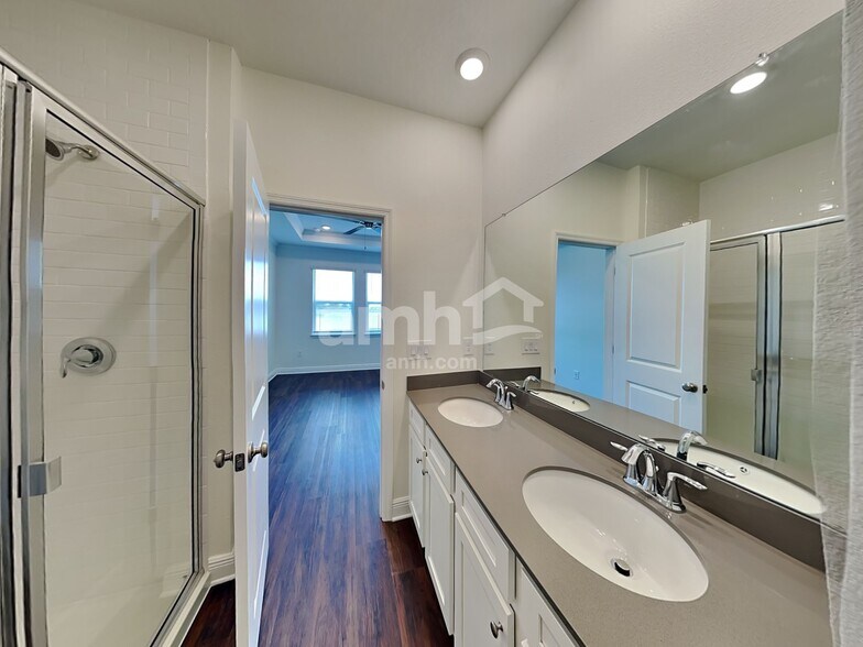 Building Photo - 14621 Cedar ml dr